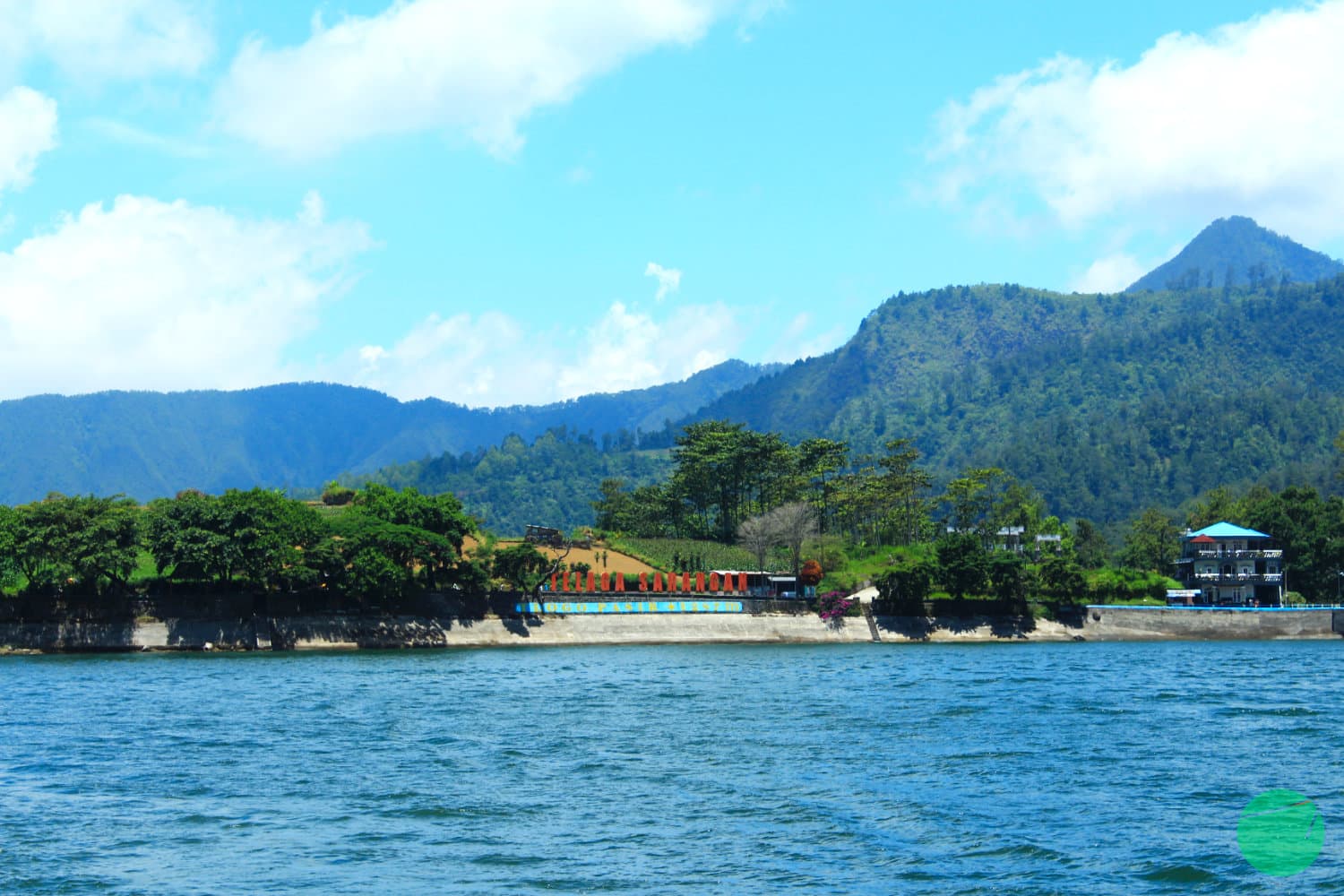 Cover Image for Perpaduan Alami Keindahan Pemandangan Gunung Lawu dan Telaga Sarangan